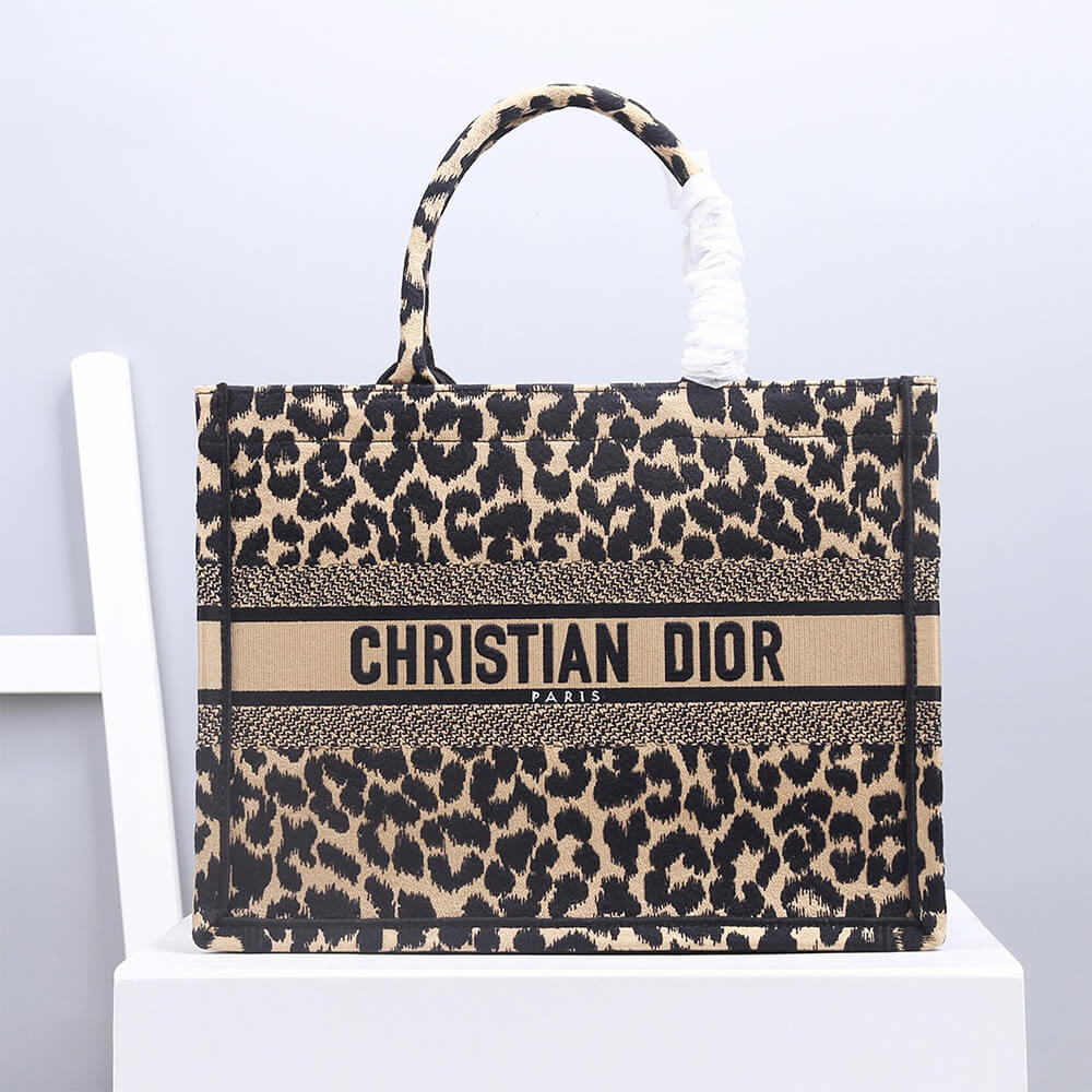 MEDIUM D10r BOOK TOTE