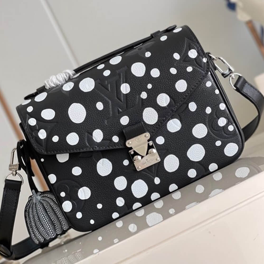 LV x YK Pochette Metis?