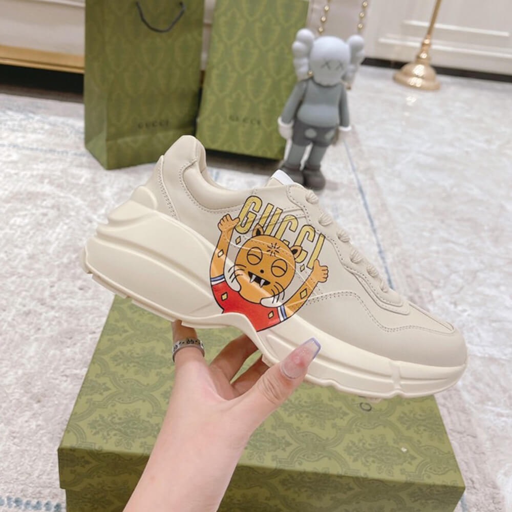 Rhyton sneaker with cat print