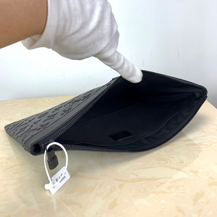 LV Discovery Pochette
