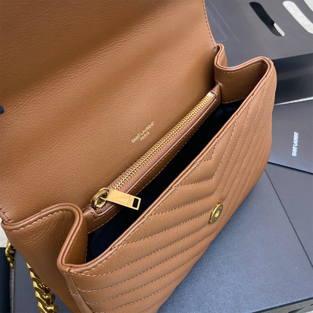 COLLEGE MEDIUM CHAIN BAG IN QUILTED LEATHER
