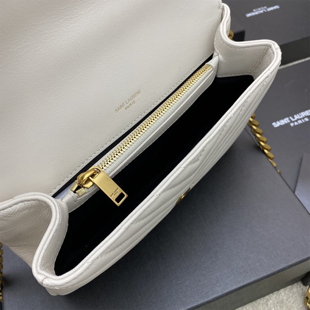 COLLEGE MEDIUM CHAIN BAG IN QUILTED LEATHER