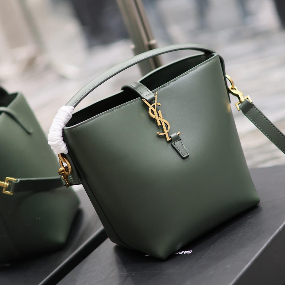 LE 37 IN SHINY LEATHER