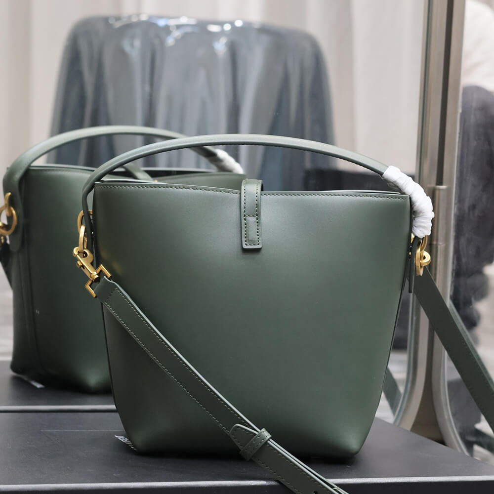 LE 37 IN SHINY LEATHER