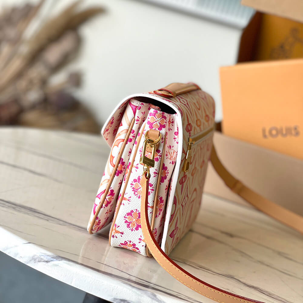 LV Pochette Metis