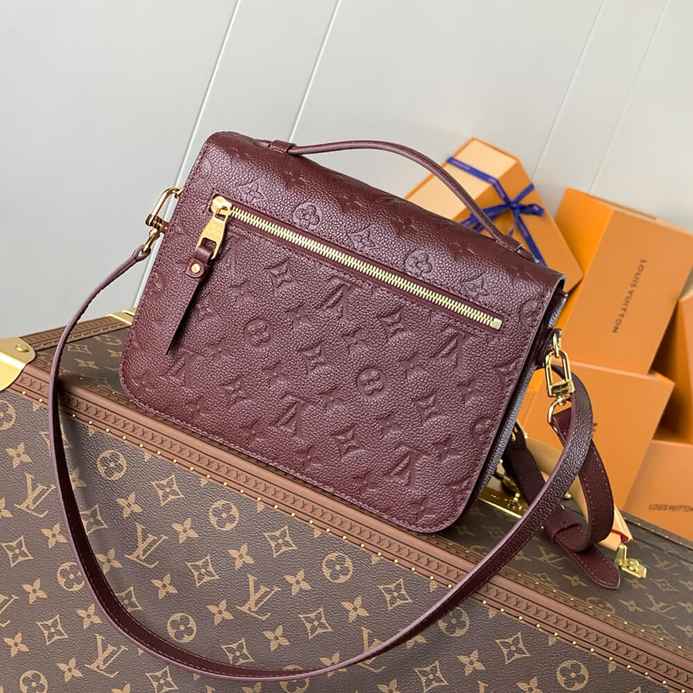 LV Pochette Metis
