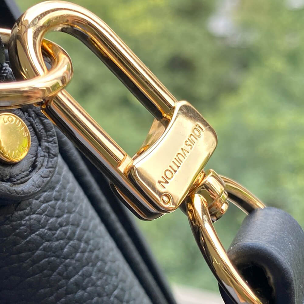LV Pochette Metis