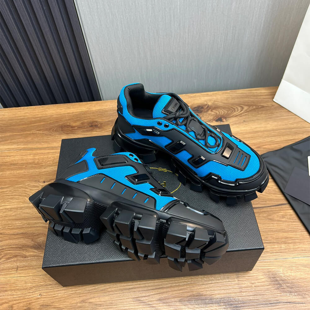 Thick-soled sneakers