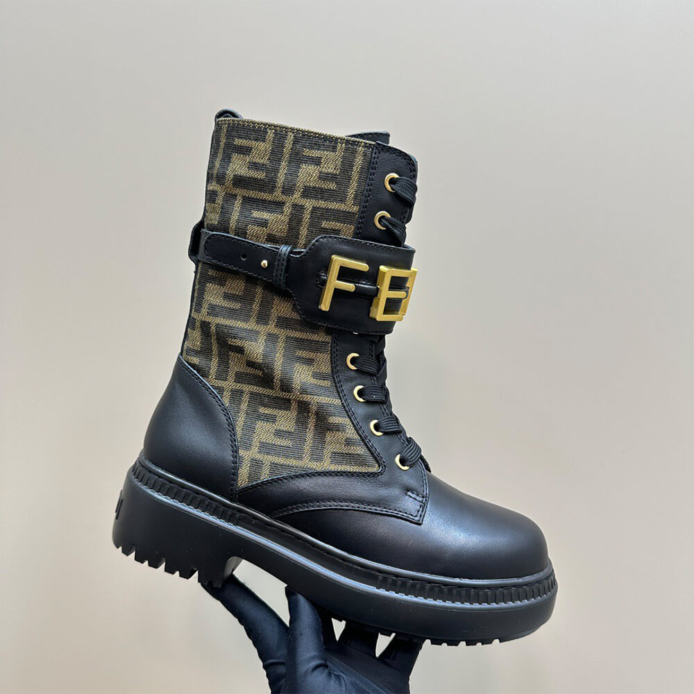 F**di F**digraphy logo-plaque leather boots