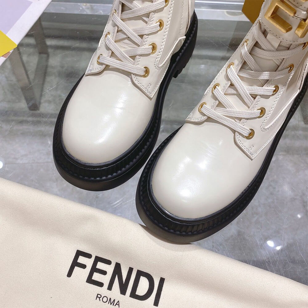 F**di F**digraphy logo-plaque leather boots
