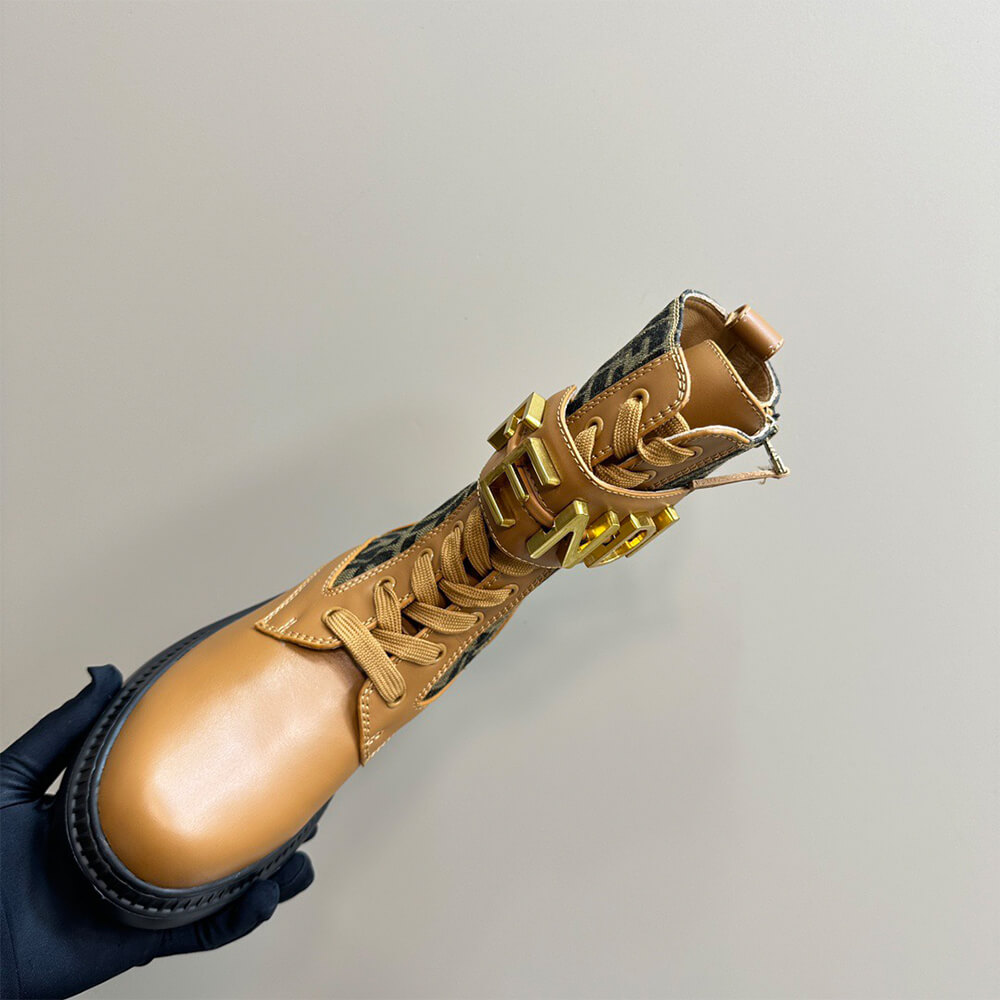F**di F**digraphy logo-plaque leather boots