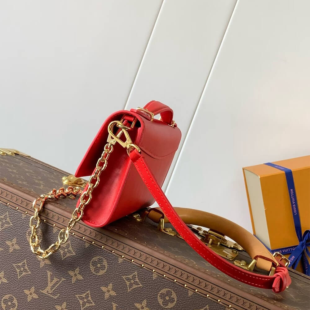 LV Wallet On Chain Capucines