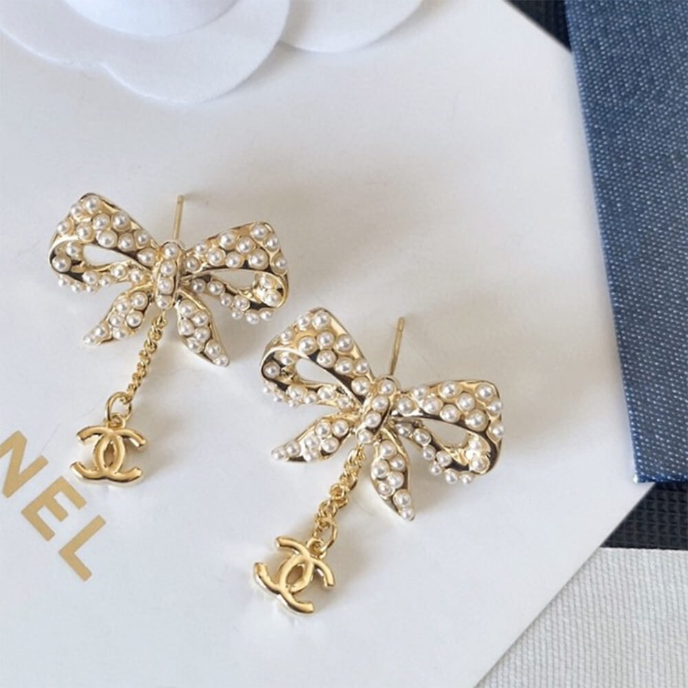 Ch**el PEARL EARRINGS