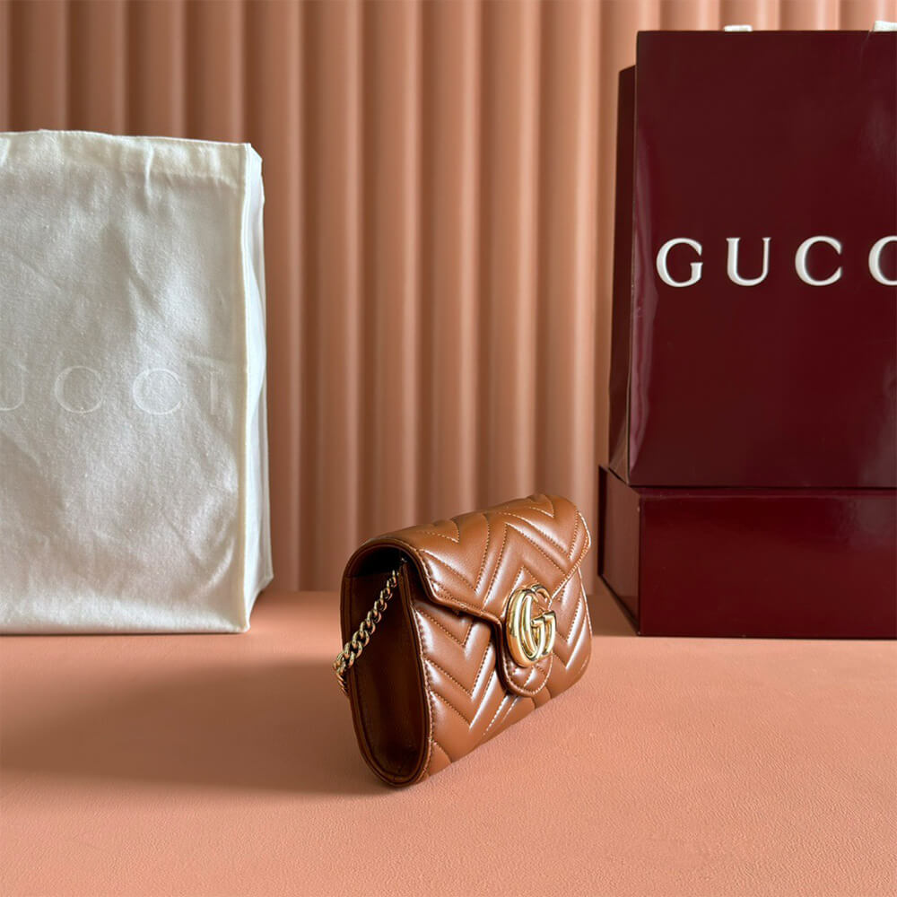 GG Marmont wallet on chain