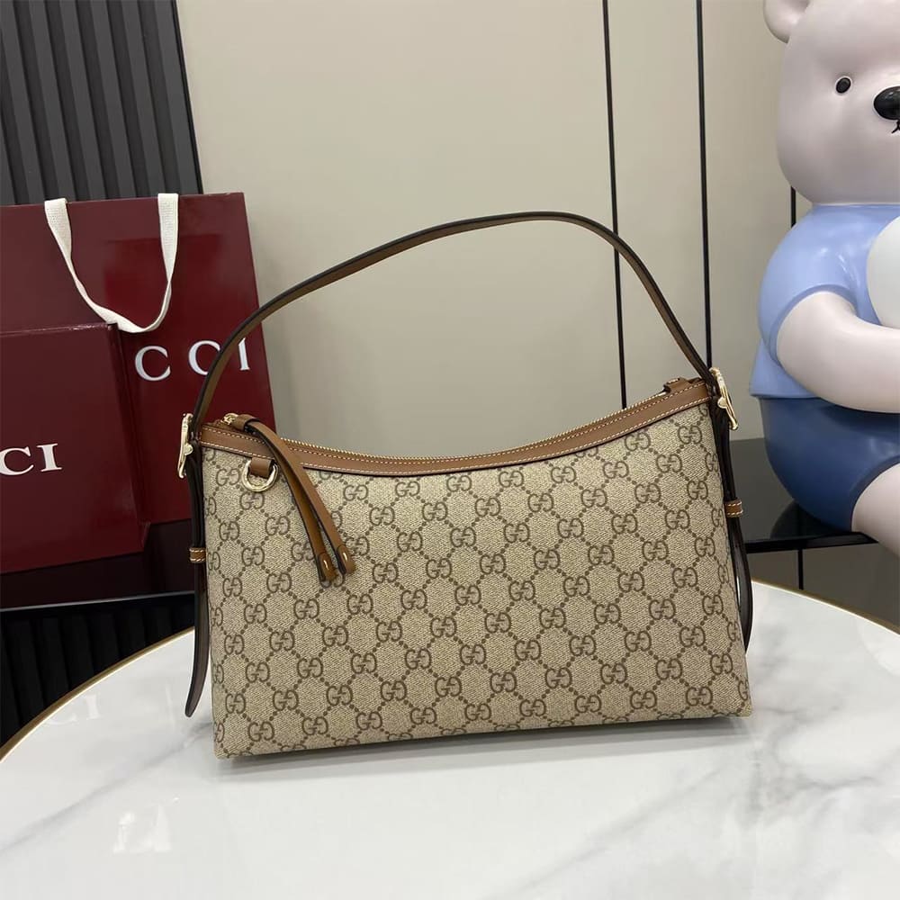 GG Emblem medium shoulder bag
