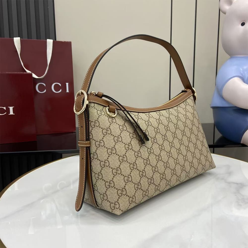 GG Emblem medium shoulder bag