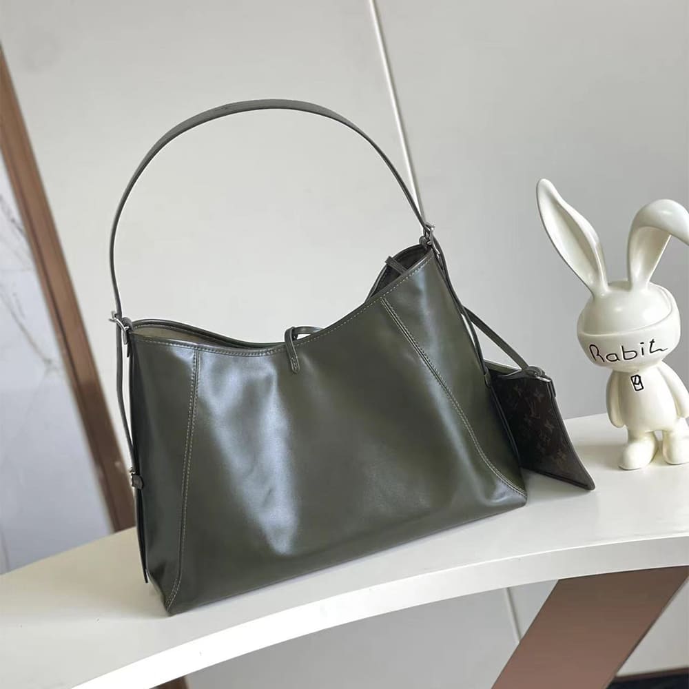 LV Carryall Vibe MM