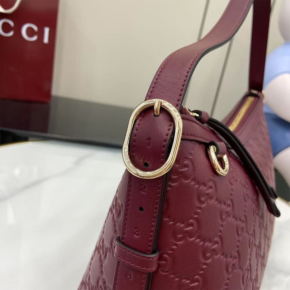 GG Emblem medium shoulder bag