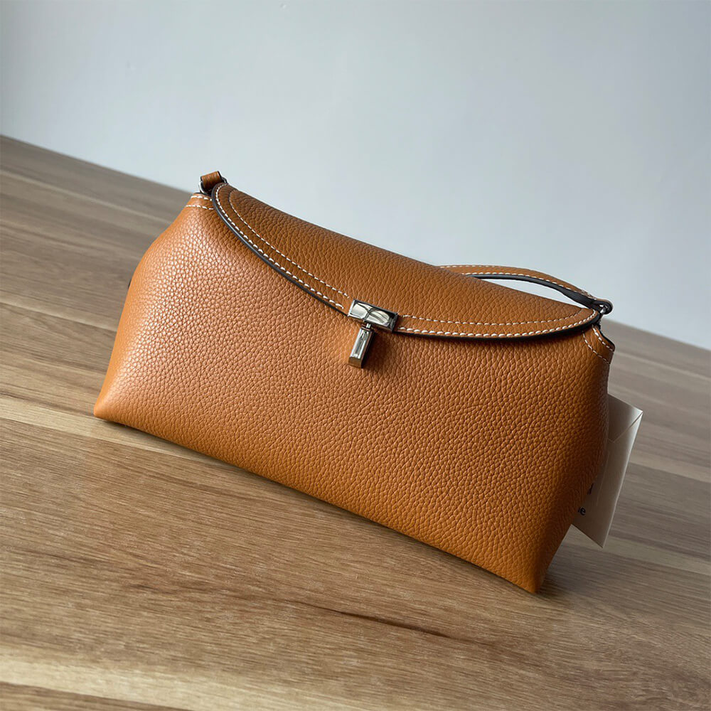 TOTEME T-Lock grained-leather clutch(High-end Grade)
