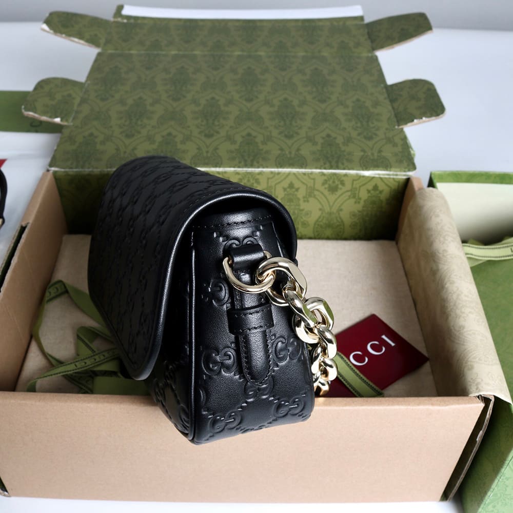 GG Emblem small shoulder bag