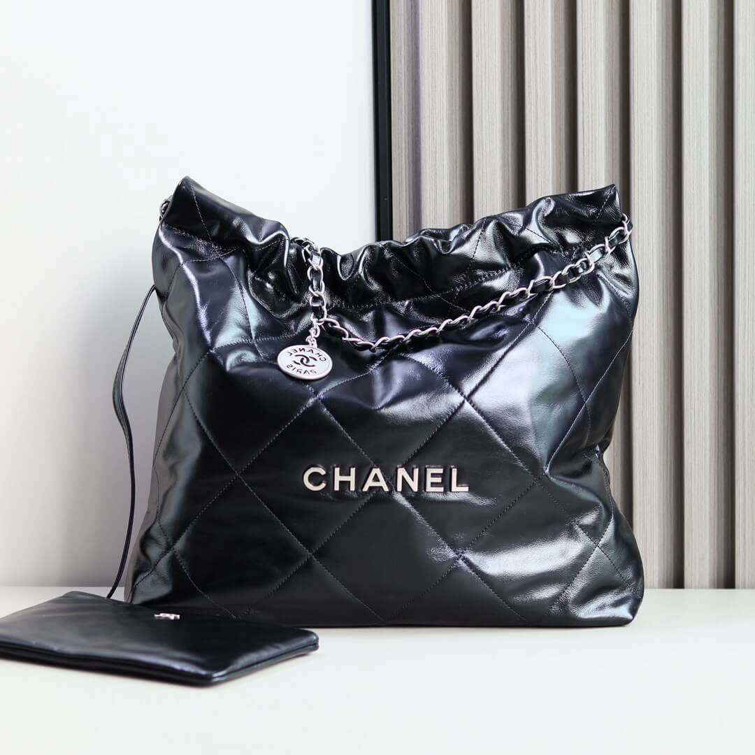 Ch**el 22 SMALL HANDBAG(TAX-FREE GRADE)