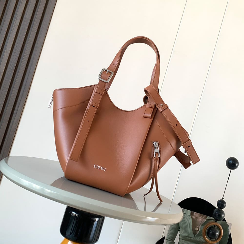L0ew* Hammock Flip bag in classic calfskin(HIGH-END GRADE)